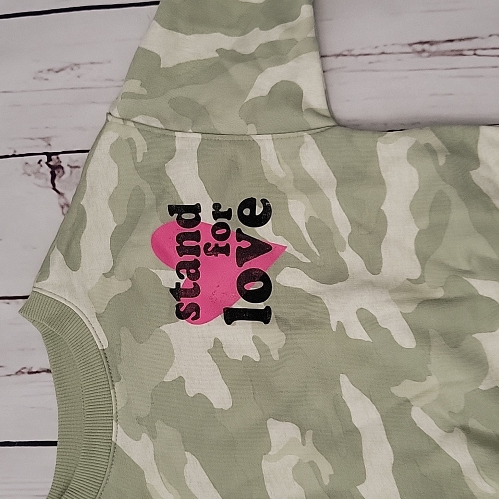 Camo "Stand For Love" 🩷 - Picture 3 of 7